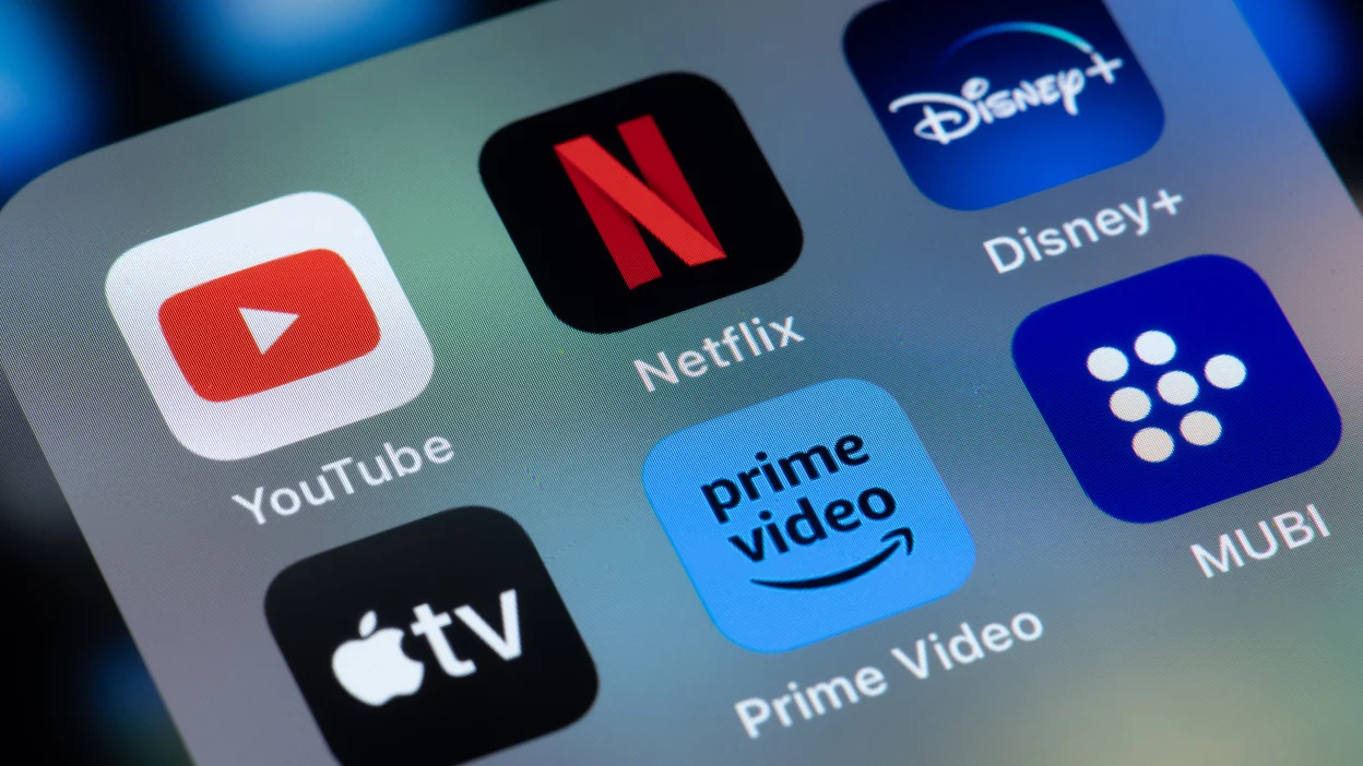 对比Netflix、Disney+和HBO Max等主流流媒体平台时，如何选择最符合你需求的服务？